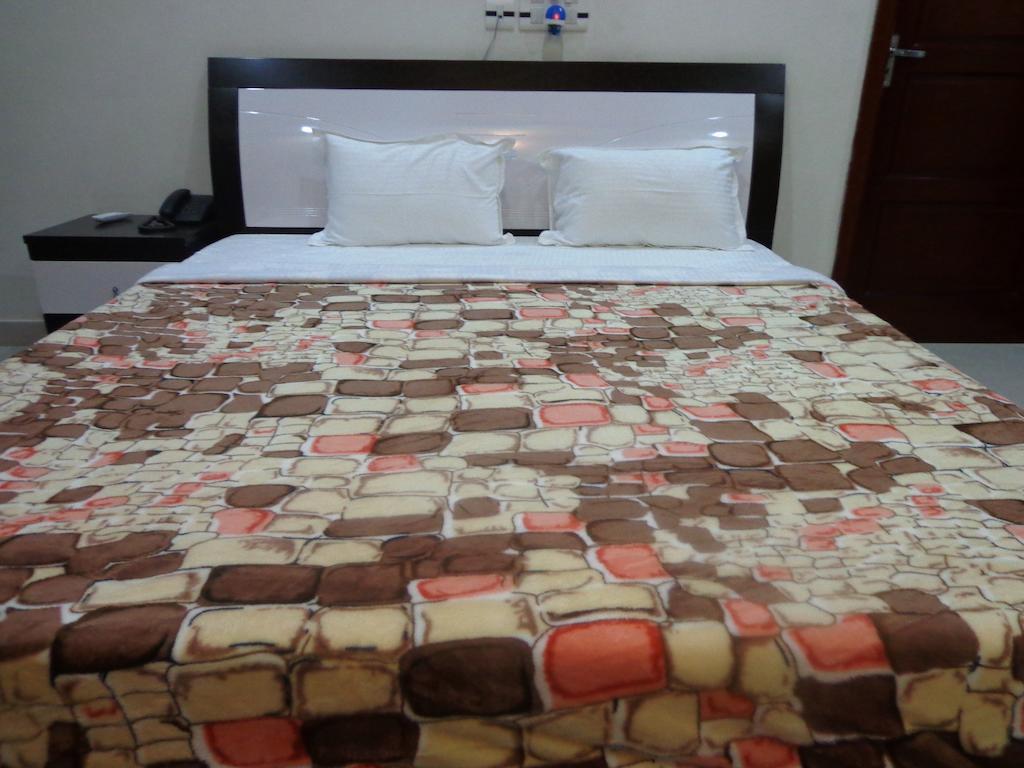 Hotel R K Palace Bodh Gaya Camera foto