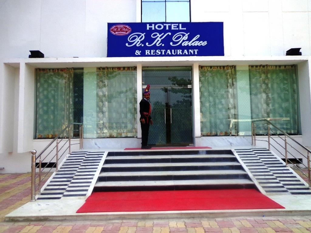 Hotel R K Palace Bodh Gaya Esterno foto